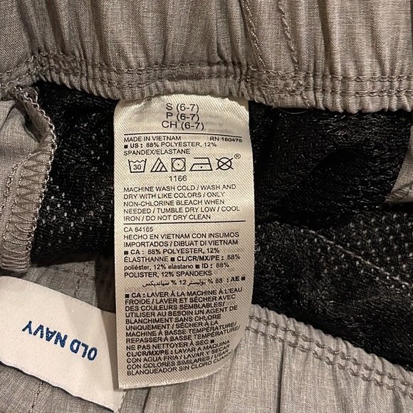 Old Navy boy’s shorts - Picture 2 of 3